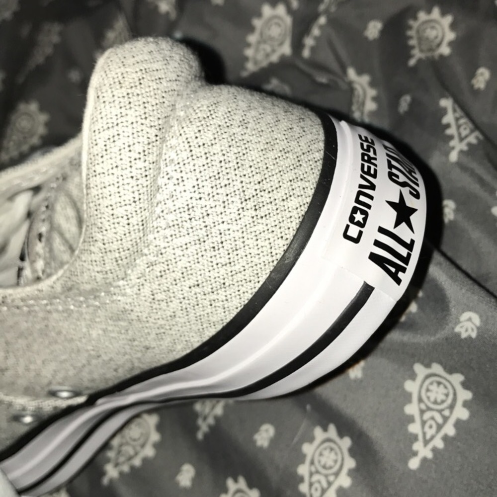 Light grey converse - Picture 3 of 4